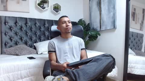 richar_voller online show from February 5, 2025, 11:12 am