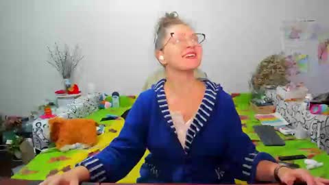 Anna - not anna - right Anna  online show from December 7, 2024, 2:13 pm