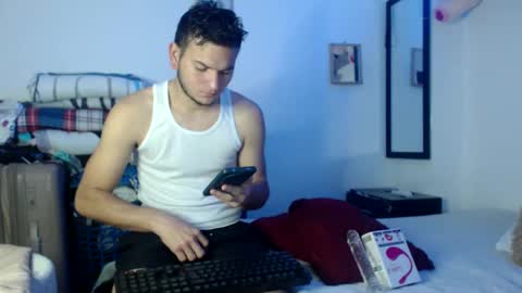 Snapshot of richr_latin_boy chatting on February 7, 2025, 5:51 pm rich online show from February 7, 2025, 5:51 pm