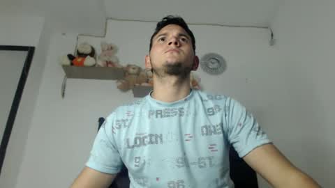 Snapshot of richr_latin_boy chatting on March 4, 2025, 2:06 am rich online show from March 4, 2025, 2:06 am
