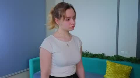 Snapshot of rickietujague chatting on April 5, 2026, 1:36 am Violetta online show from April 5, 2026, 1:36 am