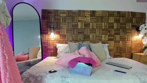 Sara online show from September 12, 2025, 10:15 am