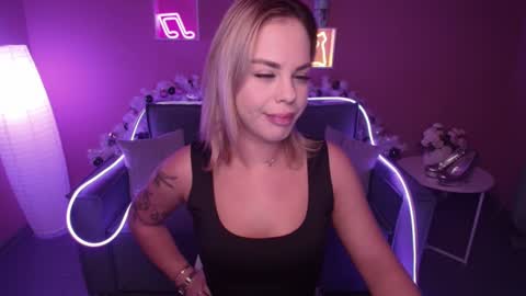 Snapshot of rikaraily chatting on January 3, 2025, 5:28 am Rika online show from January 3, 2025, 5:28 am