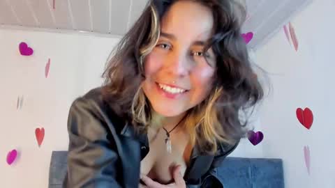 Snapshot of riley_colors chatting on February 14, 2025, 10:14 pm Riley online show from February 14, 2025, 10:14 pm