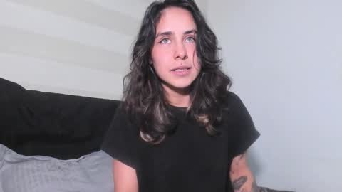 Snapshot of riley_colors chatting on October 7, 2025, 6:32 am Riley online show from October 7, 2025, 6:32 am