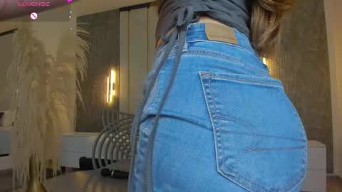 Riley Sierra online show from December 22, 2025, 12:35 pm