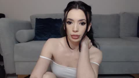 Snapshot of rileyeve chatting on December 18, 2025, 4:40 am RileyEve online show from December 18, 2025, 4:40 am