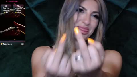 Snapshot of rileylannax chatting on May 13, 2026, 6:33 am rileylannax online show from May 13, 2026, 6:33 am