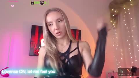 Rina Asty online show from October 26, 2025, 5:08 pm