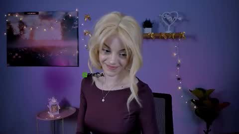 Rina online show from December 22, 2025, 7:55 pm