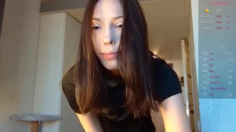 Rina online show from September 26, 2025, 11:47 am