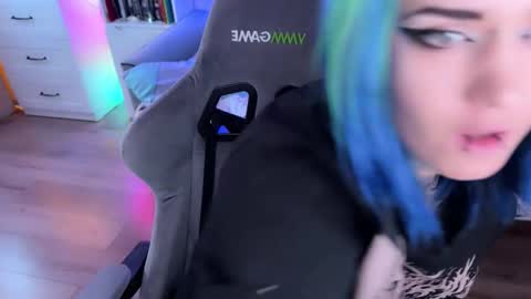   DianaBrite            fansl y online show from September 29, 2025, 1:27 pm