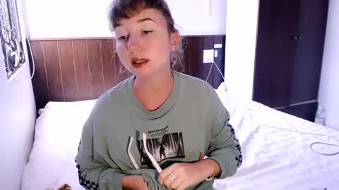 Snapshot of riri_rich chatting on February 3, 2025, 5:18 am Rita online show from February 3, 2025, 5:18 am