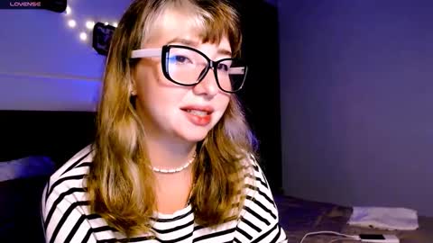 Snapshot of riri_rich chatting on September 14, 2025, 6:23 am Rita online show from September 14, 2025, 6:23 am