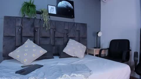 RIRI  online show from November 16, 2025, 11:49 am