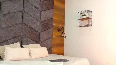 RIRI  online show from November 27, 2025, 8:55 pm