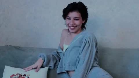 Agnes online show from September 21, 2025, 11:23 am