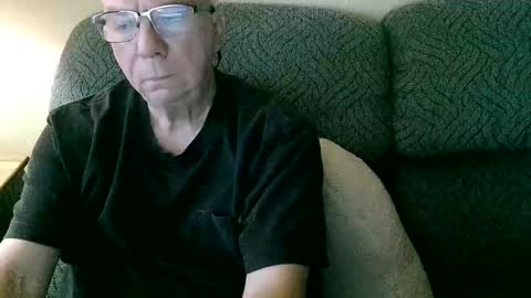 Snapshot of rk504 chatting on October 9, 2025, 1:36 am Ron online show from October 9, 2025, 1:36 am