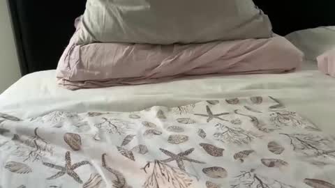 Snapshot of roadking1122 chatting on October 31, 2025, 2:18 pm roadking1122 online show from October 31, 2025, 2:18 pm