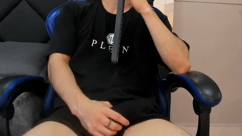 Roan Birkin online show from March 19, 2026, 8:46 pm