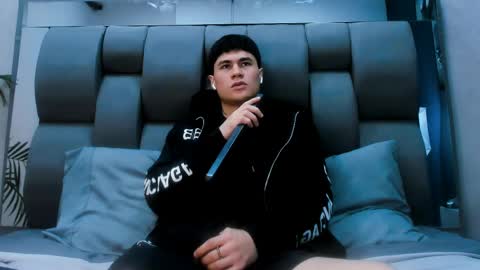 Roan Birkin online show from April 11, 2026, 6:01 pm