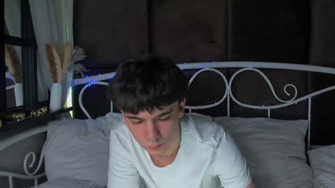 Snapshot of robbie_reyes chatting on May 12, 2026, 3:42 pm Robbie online show from May 12, 2026, 3:42 pm