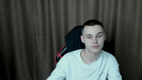 robert10211 online show from December 11, 2024, 9:45 pm