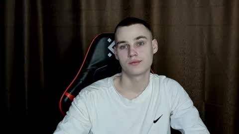 robert10211 online show from February 17, 2025, 7:10 pm