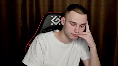 robert10211 online show from February 19, 2025, 5:27 pm