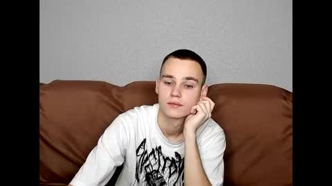 robert10211 online show from November 3, 2025, 11:33 am