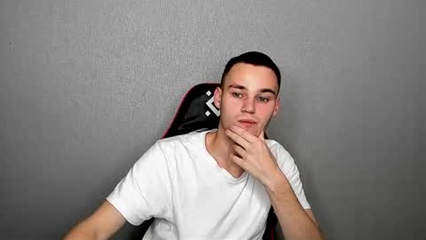 robert10211 online show from November 7, 2025, 3:28 am