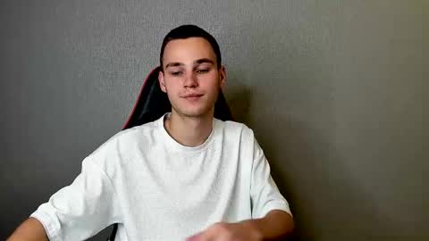 robert10211 online show from November 20, 2025, 2:23 am