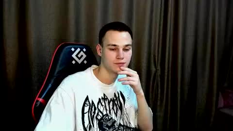 robert10211 online show from December 16, 2025, 8:30 am