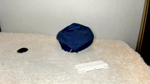 robert10211 online show from April 21, 2026, 2:51 am