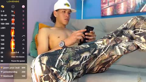 Snapshot of robert_kingg chatting on January 14, 2025, 7:59 am robert_kingg online show from January 14, 2025, 7:59 am