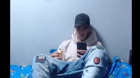 Snapshot of robert_kingg chatting on December 3, 2025, 10:30 pm robert_kingg online show from December 3, 2025, 10:30 pm