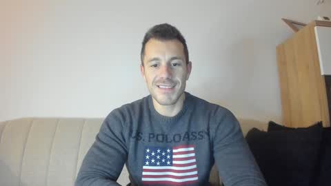 Snapshot of roberto4ever chatting on December 9, 2024, 3:54 pm roberto4ever online show from December 9, 2024, 3:54 pm