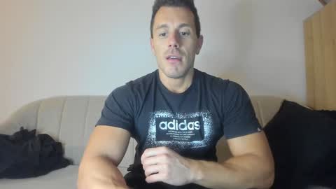 Snapshot of roberto4ever chatting on January 3, 2025, 3:01 pm roberto4ever online show from January 3, 2025, 3:01 pm