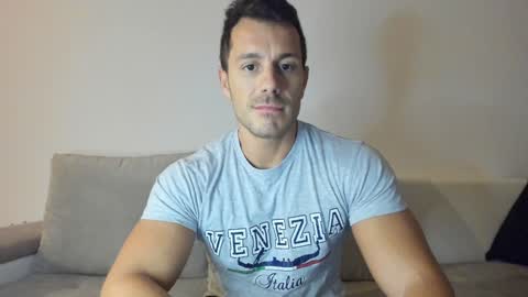 Snapshot of roberto4ever chatting on January 7, 2025, 5:09 pm roberto4ever online show from January 7, 2025, 5:09 pm