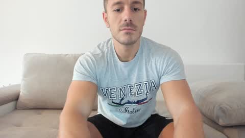 Snapshot of roberto4ever chatting on January 17, 2025, 7:30 am roberto4ever online show from January 17, 2025, 7:30 am
