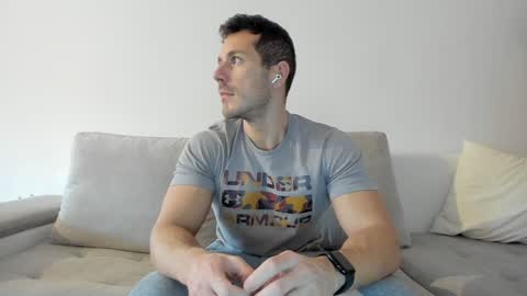 Snapshot of roberto4ever chatting on January 28, 2025, 2:21 pm roberto4ever online show from January 28, 2025, 2:21 pm