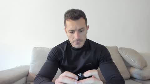 Snapshot of roberto4ever chatting on February 4, 2025, 1:48 pm roberto4ever online show from February 4, 2025, 1:48 pm