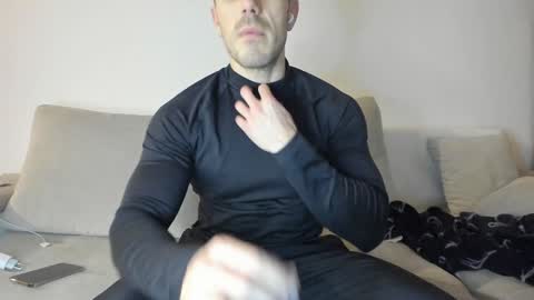Snapshot of roberto4ever chatting on February 5, 2025, 5:53 pm roberto4ever online show from February 5, 2025, 5:53 pm