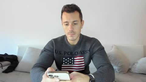 Snapshot of roberto4ever chatting on February 10, 2025, 1:55 pm roberto4ever online show from February 10, 2025, 1:55 pm
