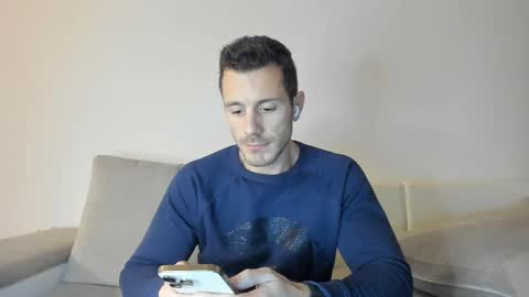 Snapshot of roberto4ever chatting on February 13, 2025, 4:28 pm roberto4ever online show from February 13, 2025, 4:28 pm