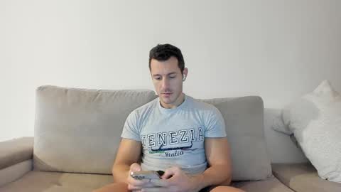 Snapshot of roberto4ever chatting on February 15, 2025, 7:38 am roberto4ever online show from February 15, 2025, 7:38 am