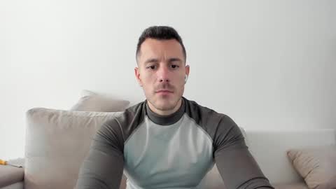 Snapshot of roberto4ever chatting on February 18, 2025, 12:28 pm roberto4ever online show from February 18, 2025, 12:28 pm