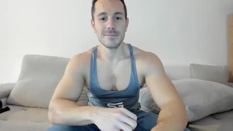 Snapshot of roberto4ever chatting on March 3, 2025, 12:16 pm roberto4ever online show from March 3, 2025, 12:16 pm