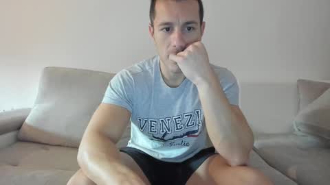 Snapshot of roberto4ever chatting on March 4, 2025, 5:42 am roberto4ever online show from March 4, 2025, 5:42 am