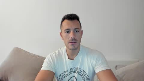 Snapshot of roberto4ever chatting on September 15, 2025, 5:07 am roberto4ever online show from September 15, 2025, 5:07 am